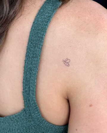 tattoo fine line tiny mini black single needle minimalistic on the back shoulder bee insect