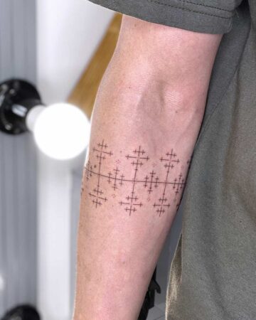 black and white tattoo on the arm on the wrist thin lines flower of life pattern ornament Slavic bracelet around the arm